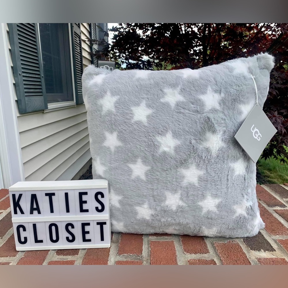 NWT UGG PILLOW